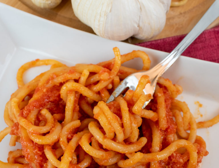 Tomato Garlic Pasta Sauce Recipe from Tuscany!