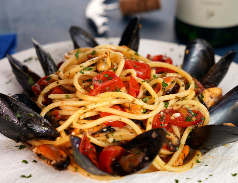 Italian Pasta with Mussels (and Tomatoes) Authentic Recipe